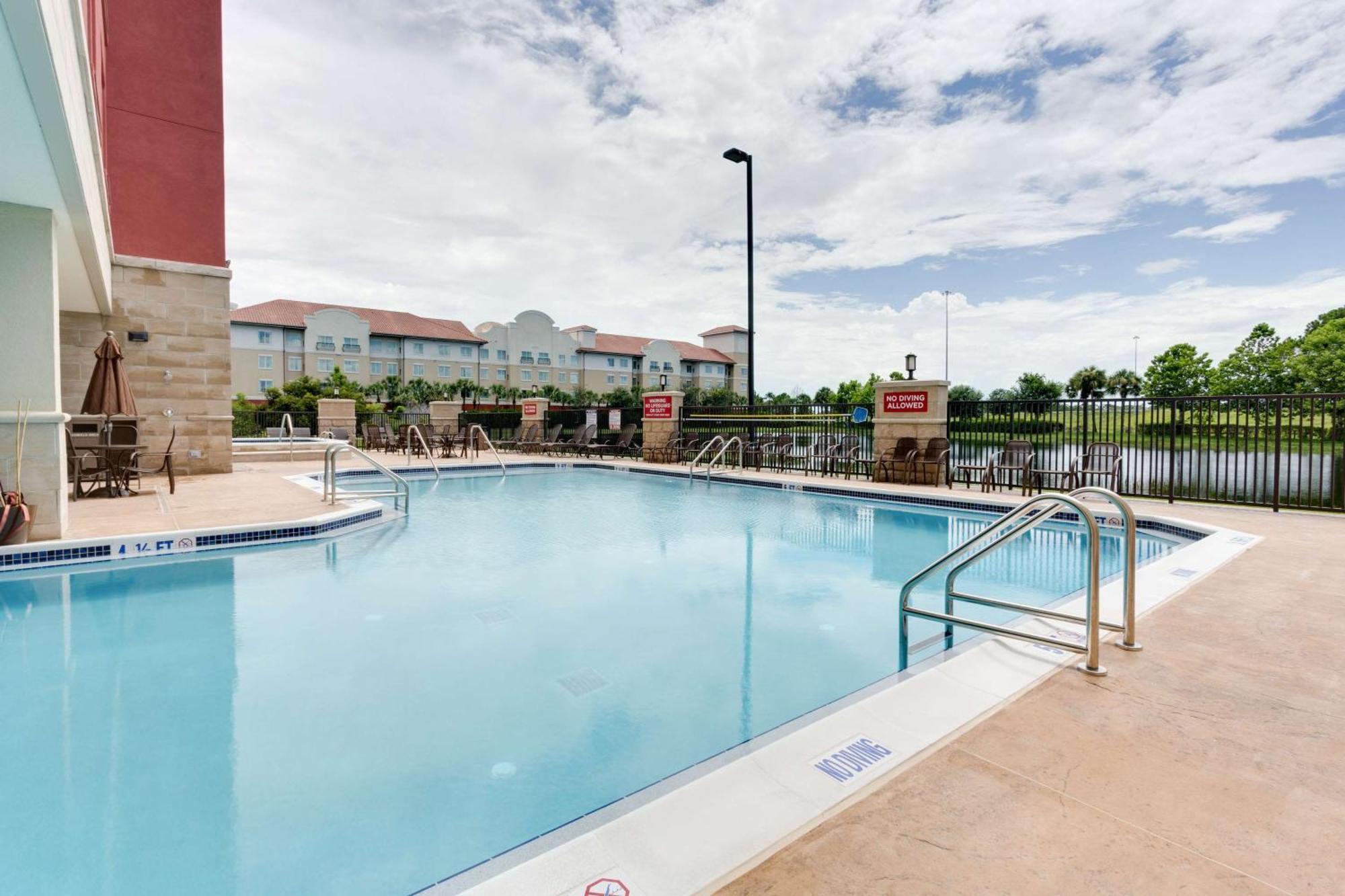 Drury Inn & Suites Fort Myers Airport Fgcu Eksteriør bilde